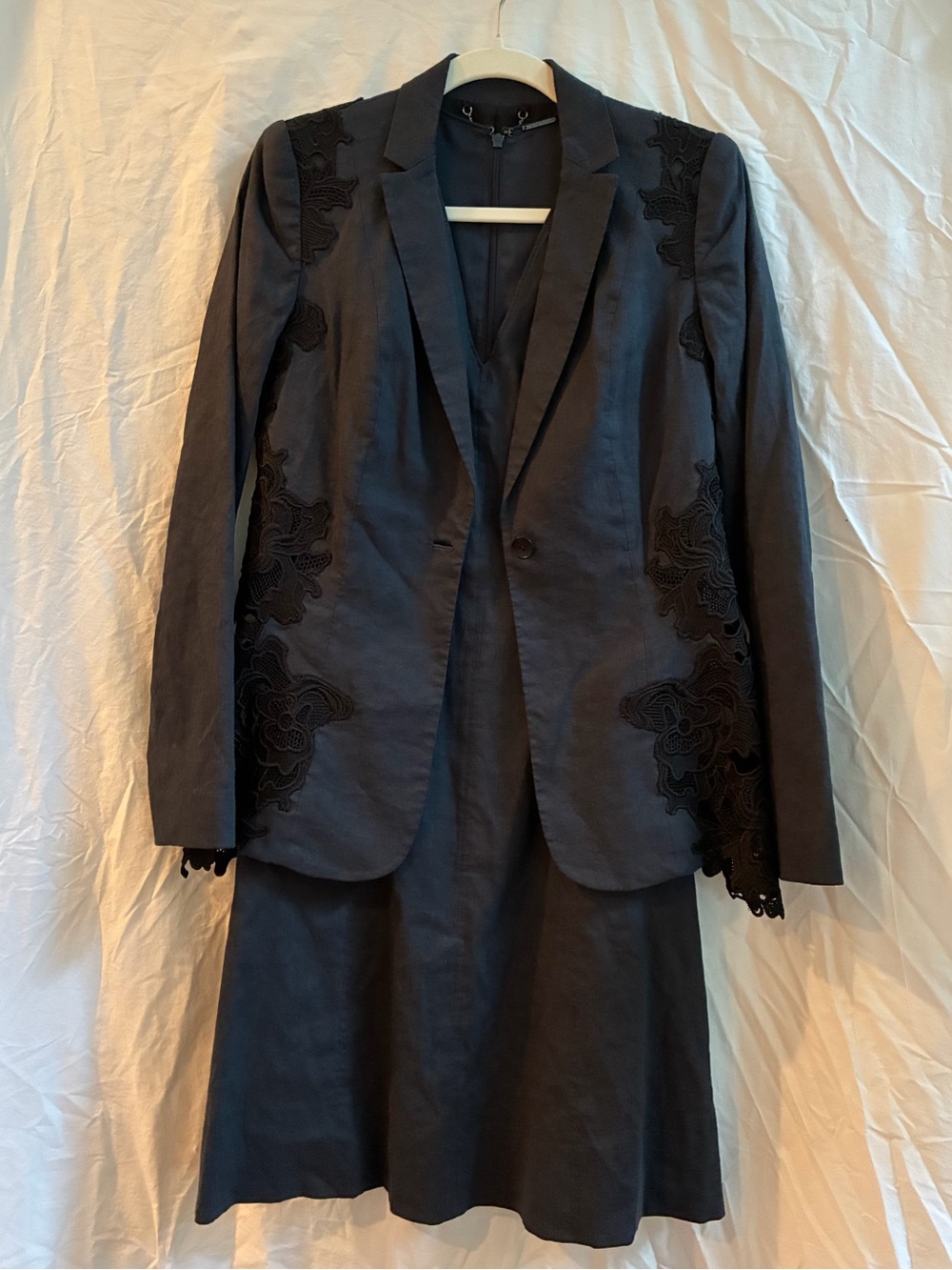 Elie Tahari women’s navy linen dress and jacket with lace detailing
